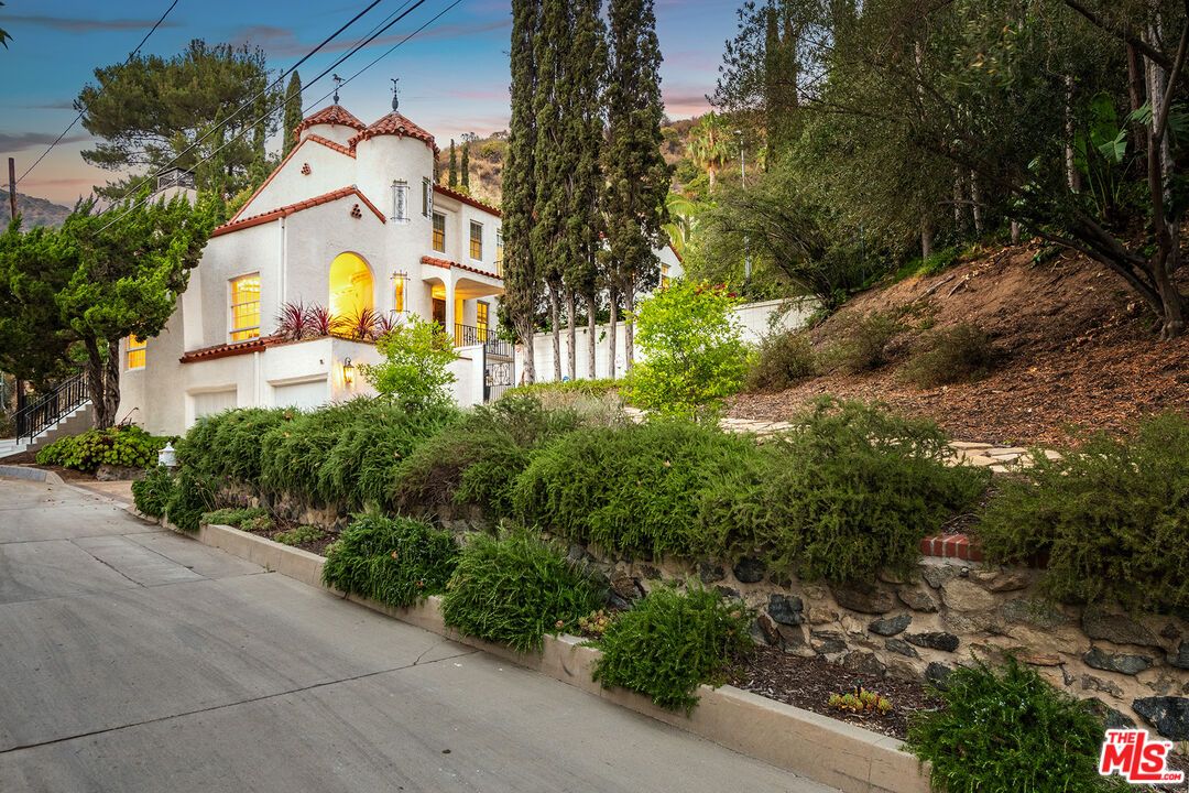 Attached, Exterior, Facade, Spanish Mediterranean