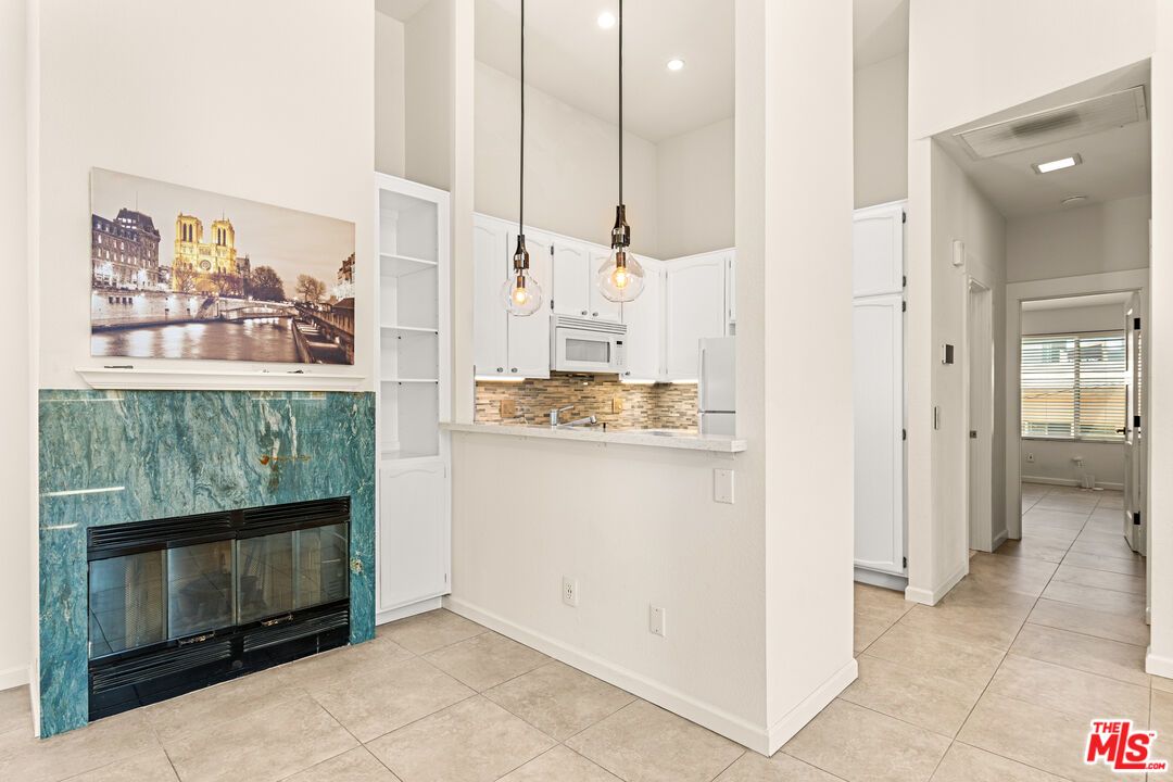 Fireplace, Interior, Kitchen, Pendant Lights, Recessed Lighting