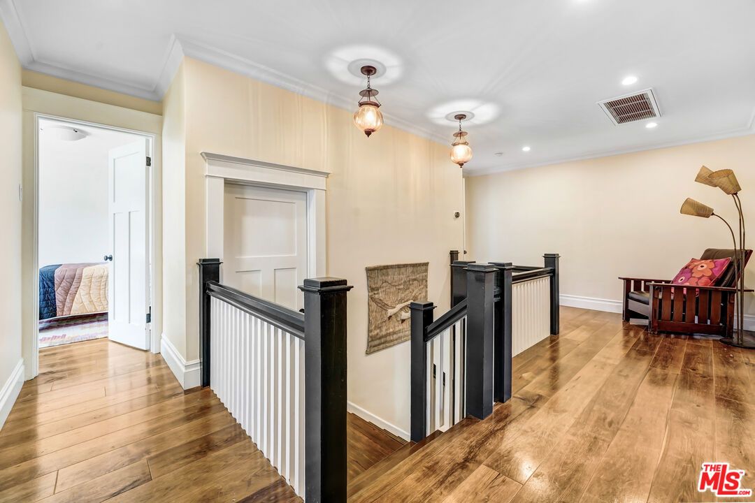 Interior, Pendant Lights, Recessed Lighting, Wood Texture Flooring
