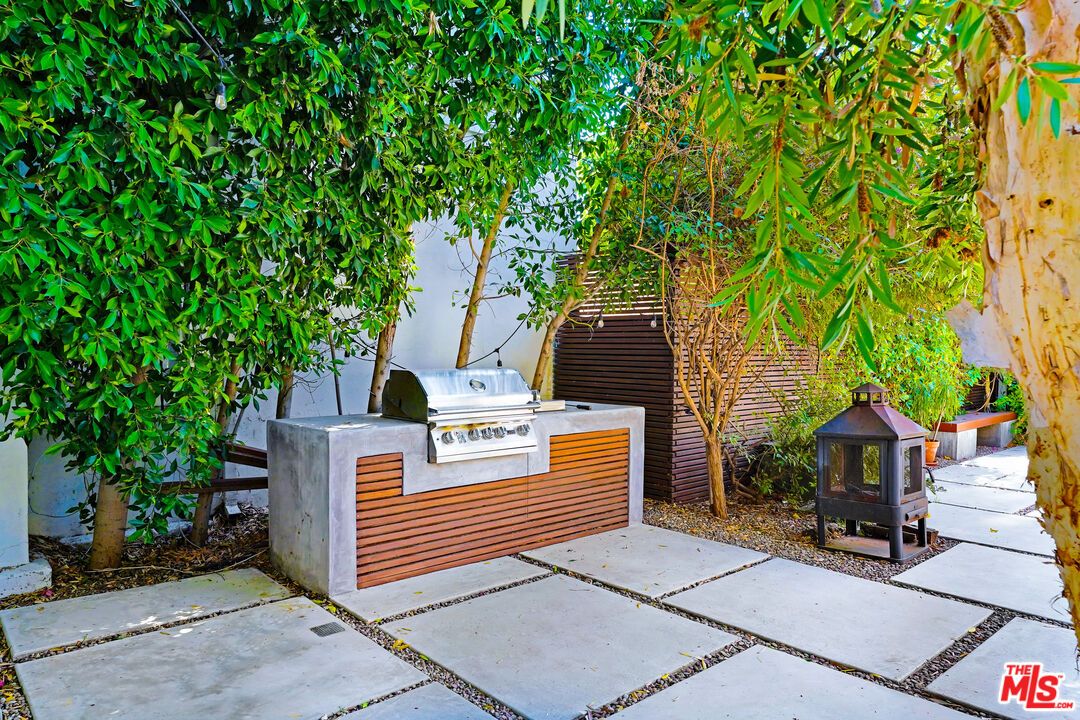 Exterior, Outdoor Kitchen