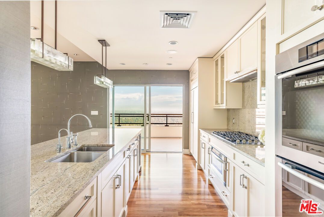 Interior, Kitchen, Pendant Lights, Recessed Lighting, Water, Wood Texture Flooring