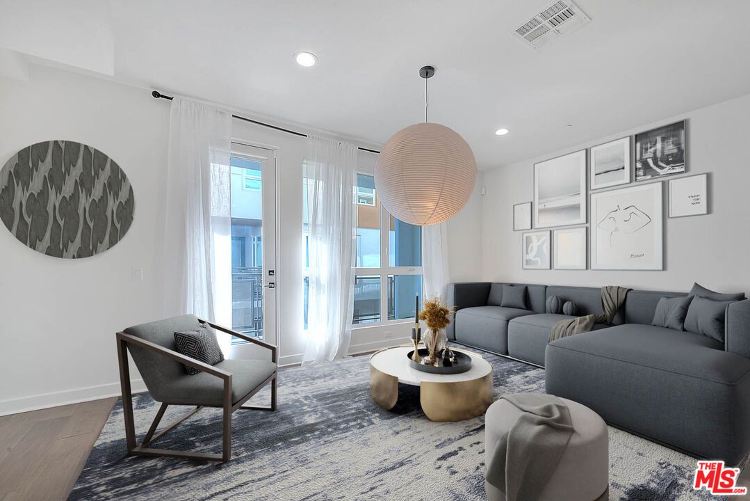 Interior, Living room, Pendant Lights, Recessed Lighting, Wood Texture Flooring