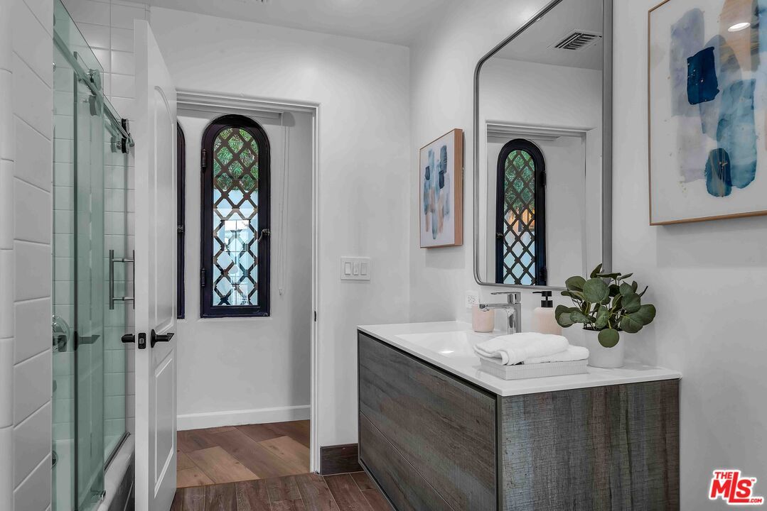 Bathroom, Interior, Recessed Lighting, Wood Texture Flooring