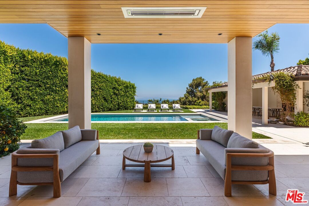 Exterior, Pool, Water