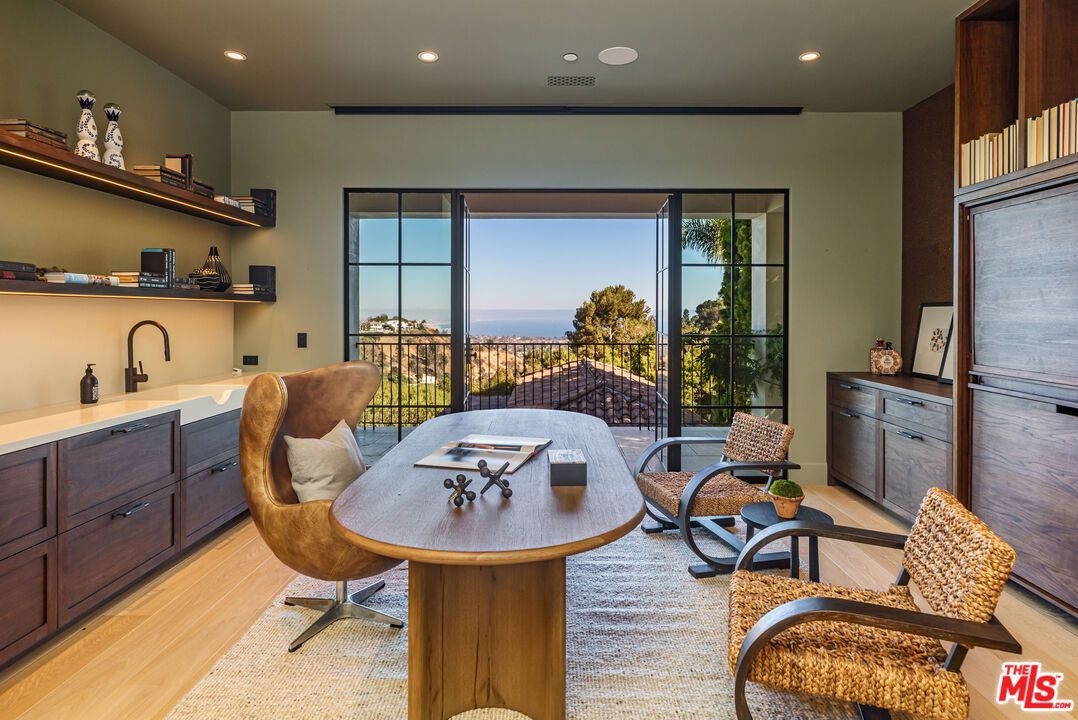 Interior, Recessed Lighting, Water, Wood Texture Flooring