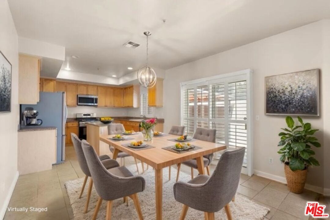 Dining room, Interior, Kitchen, Pendant Lights, Recessed Lighting, Stainless Steel Appliances