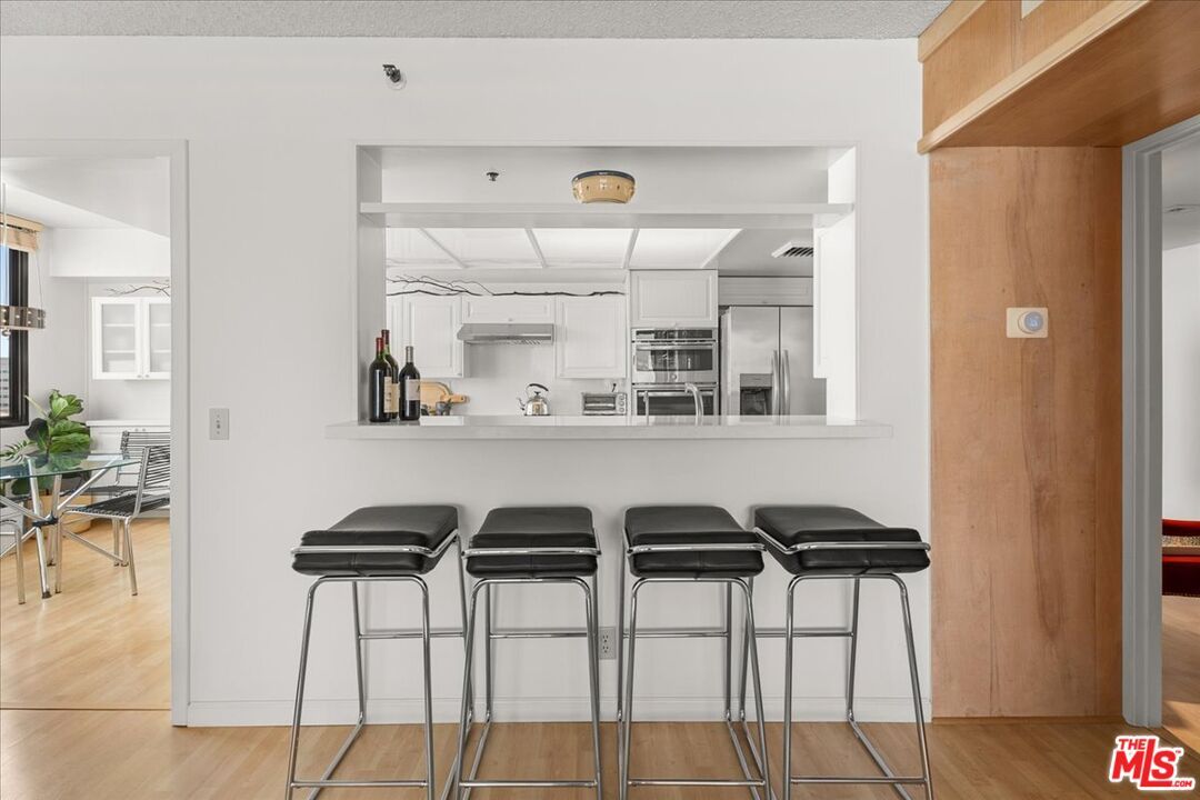 Dining room, Interior, Kitchen, Stainless Steel Appliances, Wood Texture Flooring