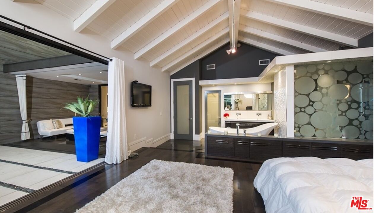Interior, Pendant Lights, Recessed Lighting, Wood Texture Flooring