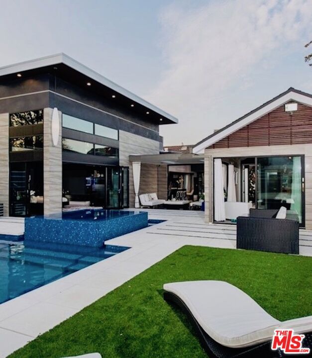 Backyard, Exterior, Pool