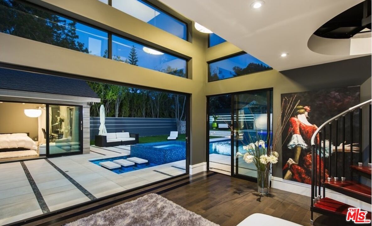Interior, Recessed Lighting, Wood Texture Flooring