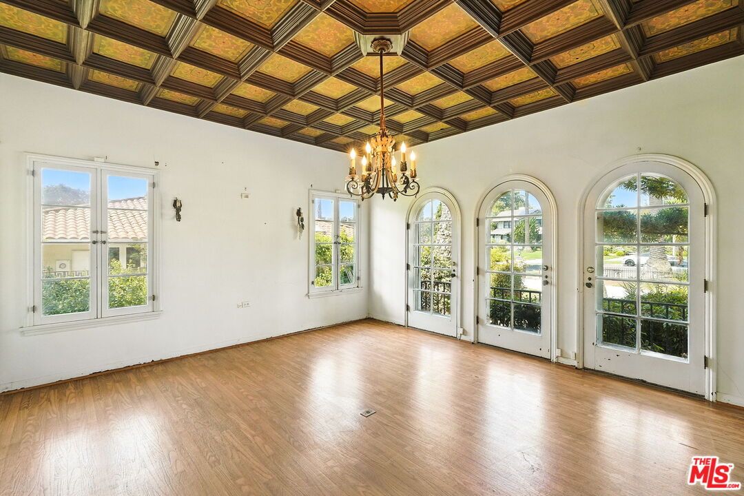 Chandelier, Empty room, Interior, Wooden Ceilings, Wood Texture Flooring