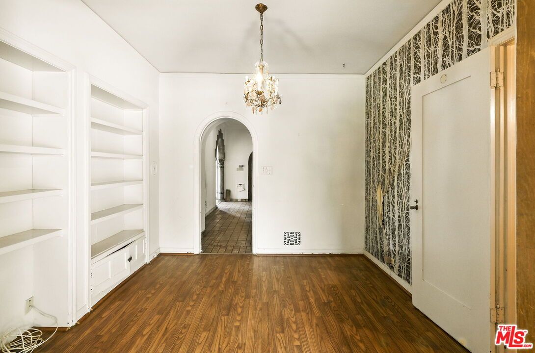 Chandelier, Empty room, Interior, Wood Texture Flooring
