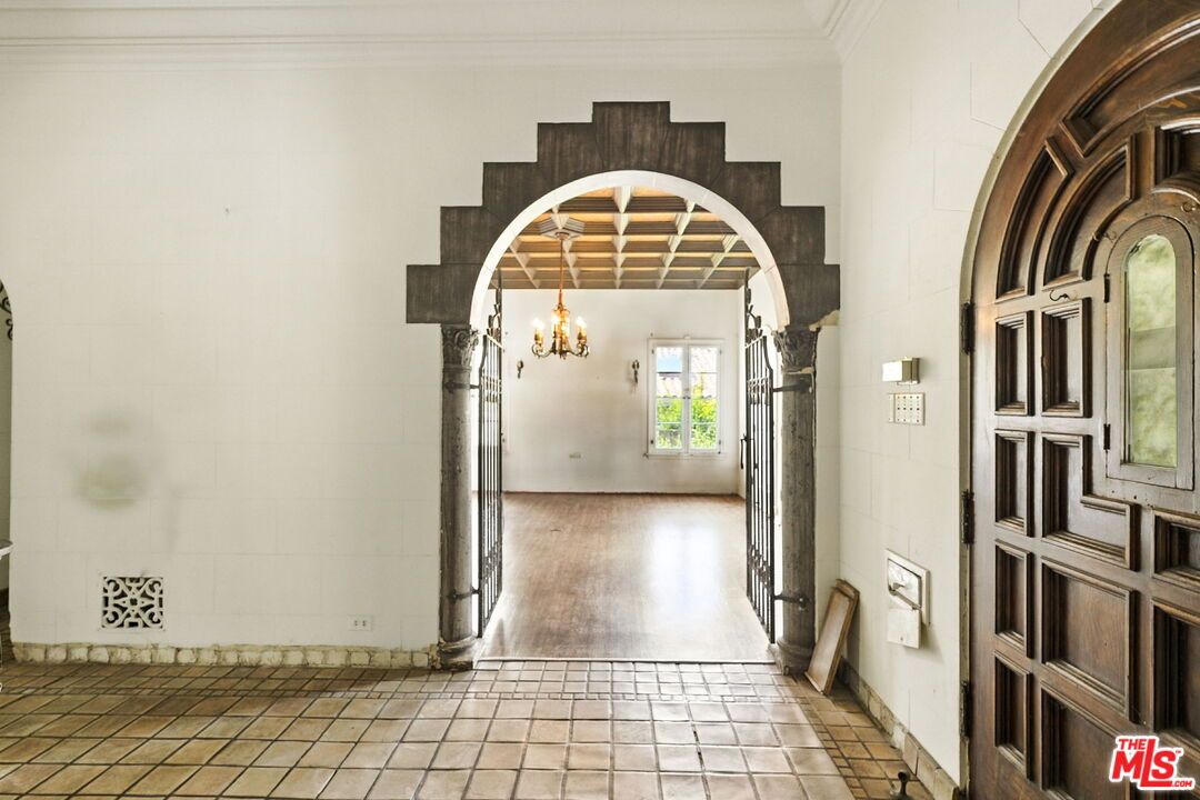 Chandelier, Interior, Wood Texture Flooring