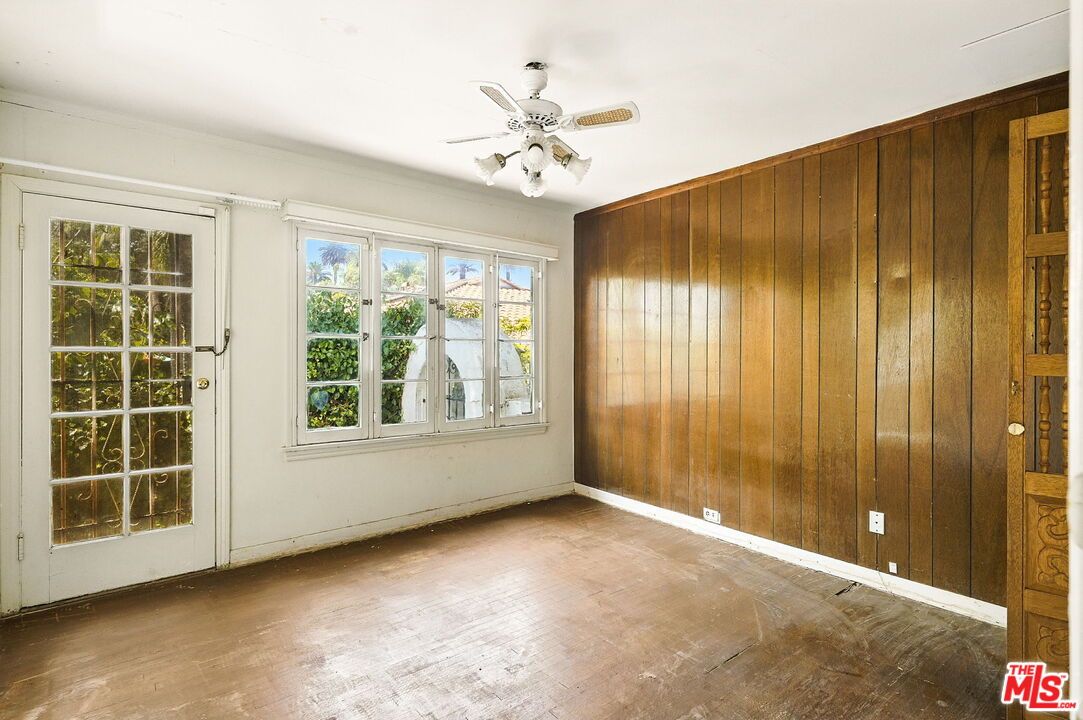 Empty room, Interior, Wood Texture Flooring, Wooden Walls