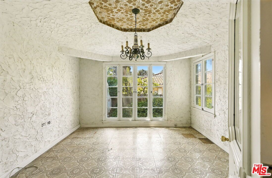 Chandelier, Empty room, Interior