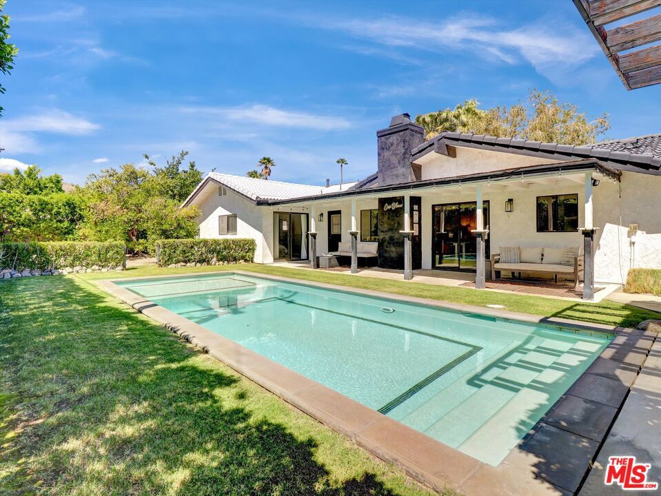 Exterior, Pool