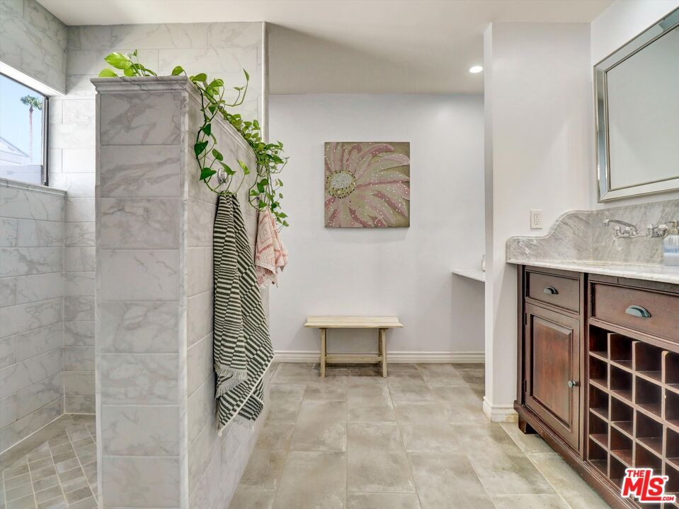 Bathroom, Interior, Marble Walls, Recessed Lighting