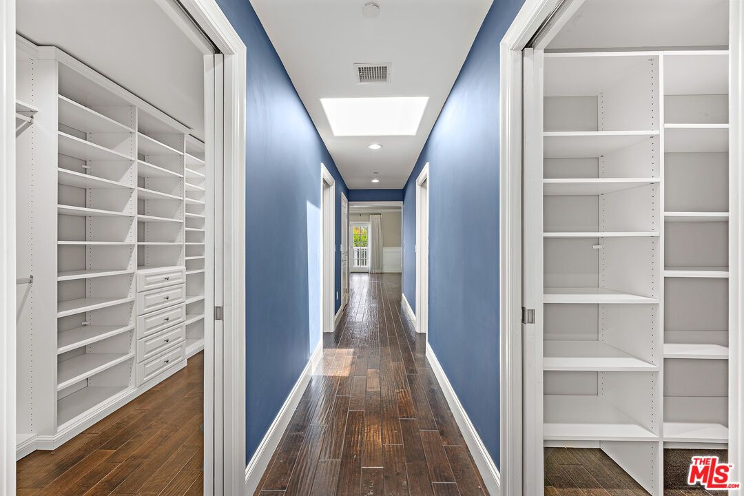 Interior, Recessed Lighting, Walk-in Closets, Wood Texture Flooring