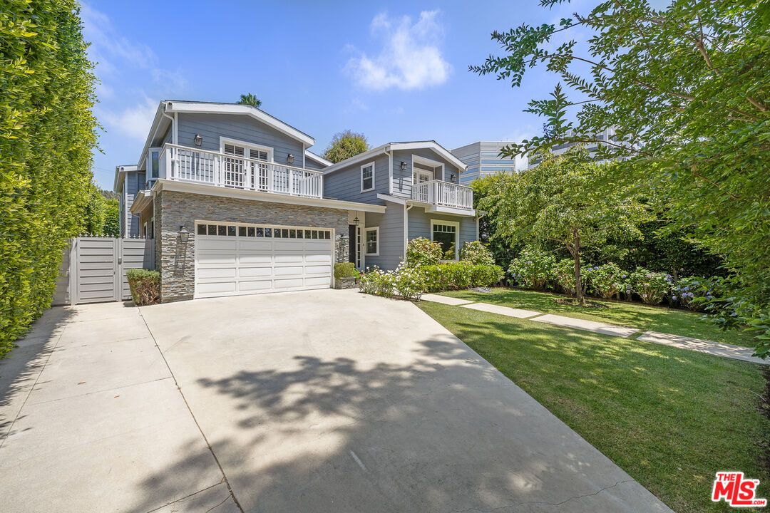 Attached, Exterior, Facade, American Craftsman
