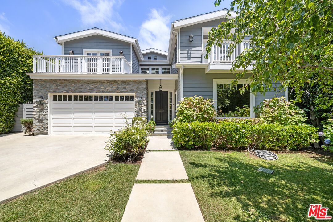 Attached, Exterior, Facade, American Craftsman