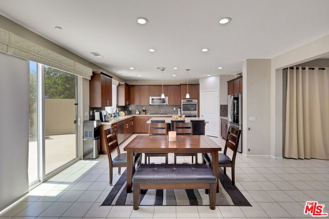 Dining room, Interior, Kitchen, Pendant Lights, Recessed Lighting, Stainless Steel Appliances