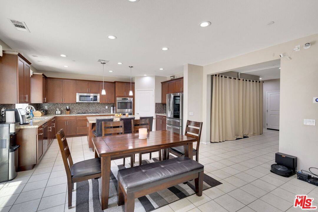 Dining room, Interior, Kitchen, Pendant Lights, Recessed Lighting, Stainless Steel Appliances