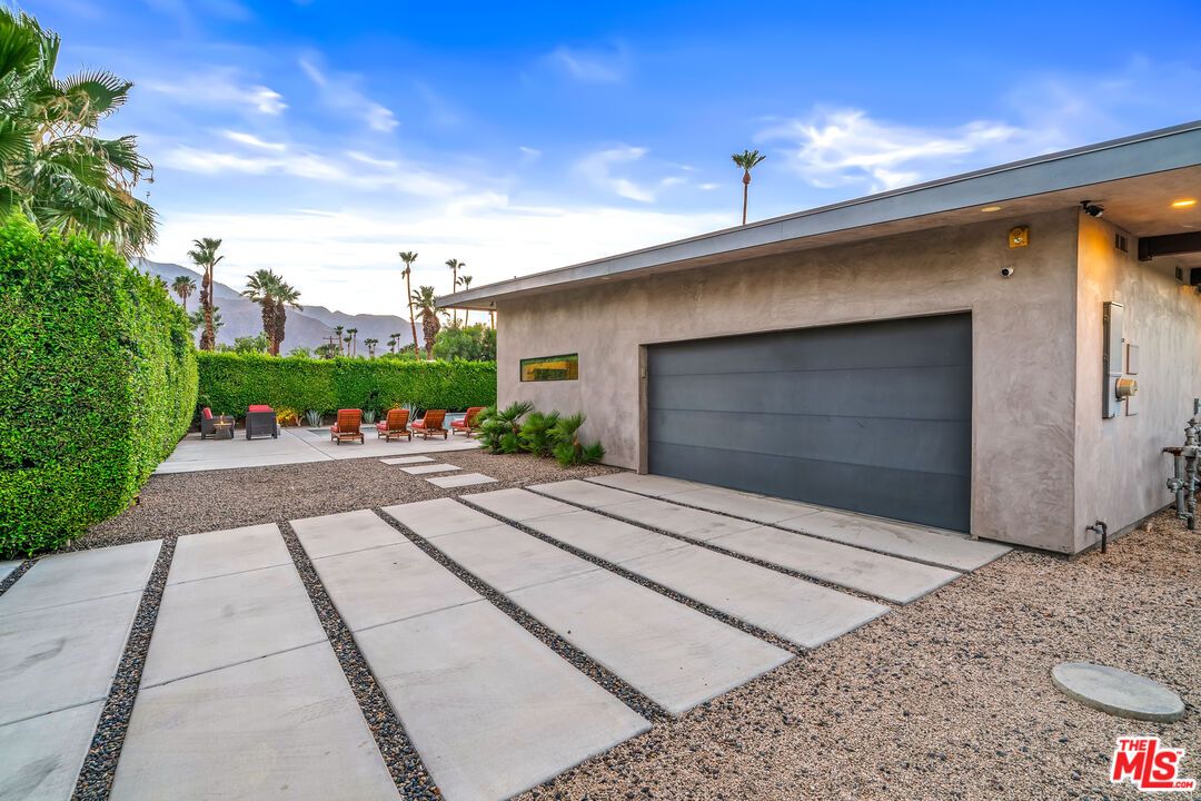 Detached Garage, Exterior