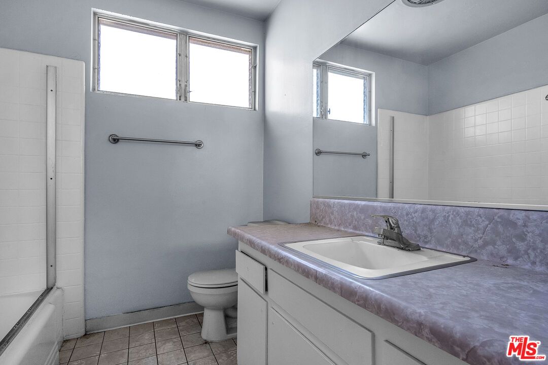 Bathroom, Interior, Tile Countertops
