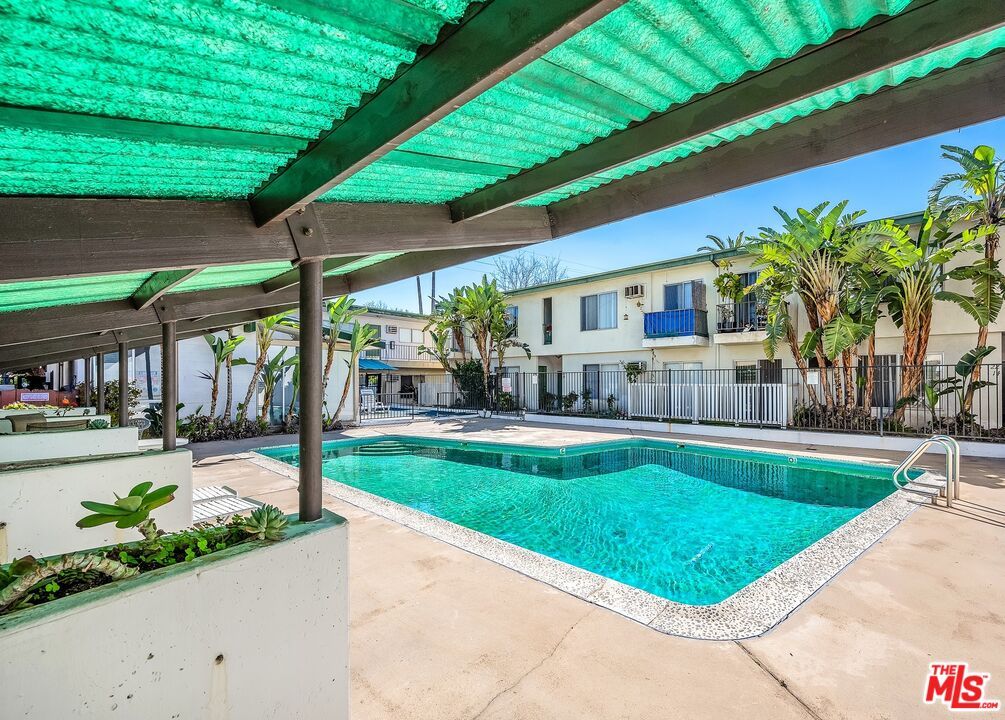 Exterior, Pool, Water