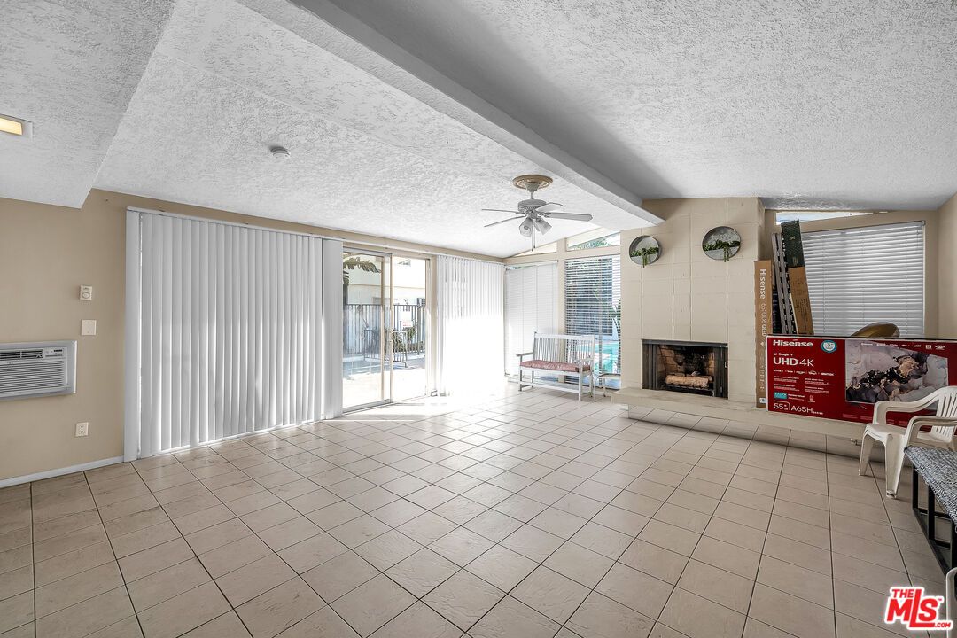 Empty room, Fireplace, Interior