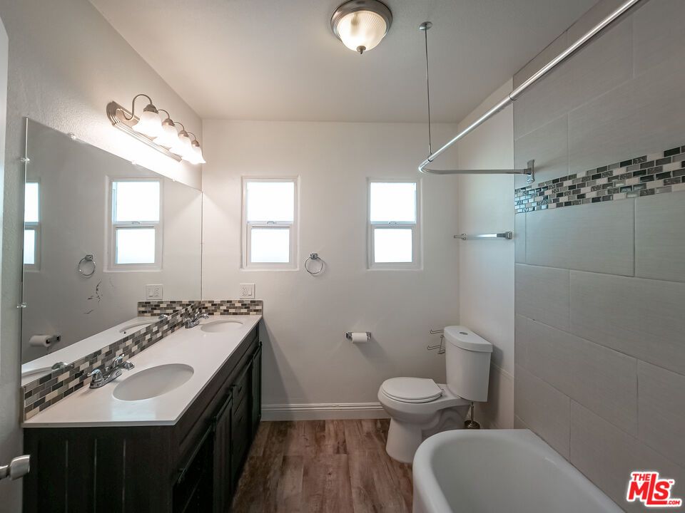 Bathroom, Dual Sink Vanities, Interior, Wood Texture Flooring
