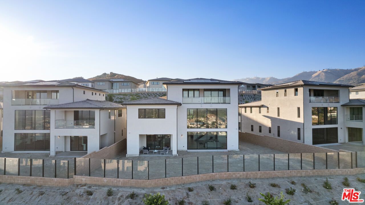 Exterior, Facade, Modern