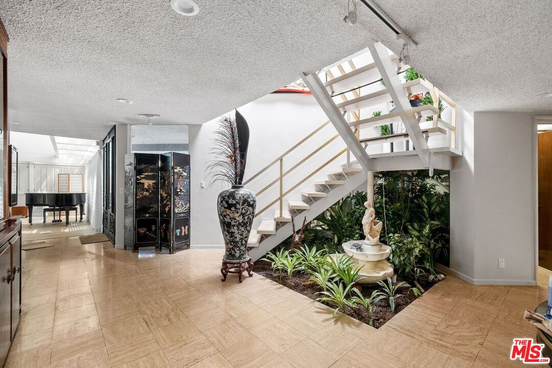 Interior, Piano, Recessed Lighting