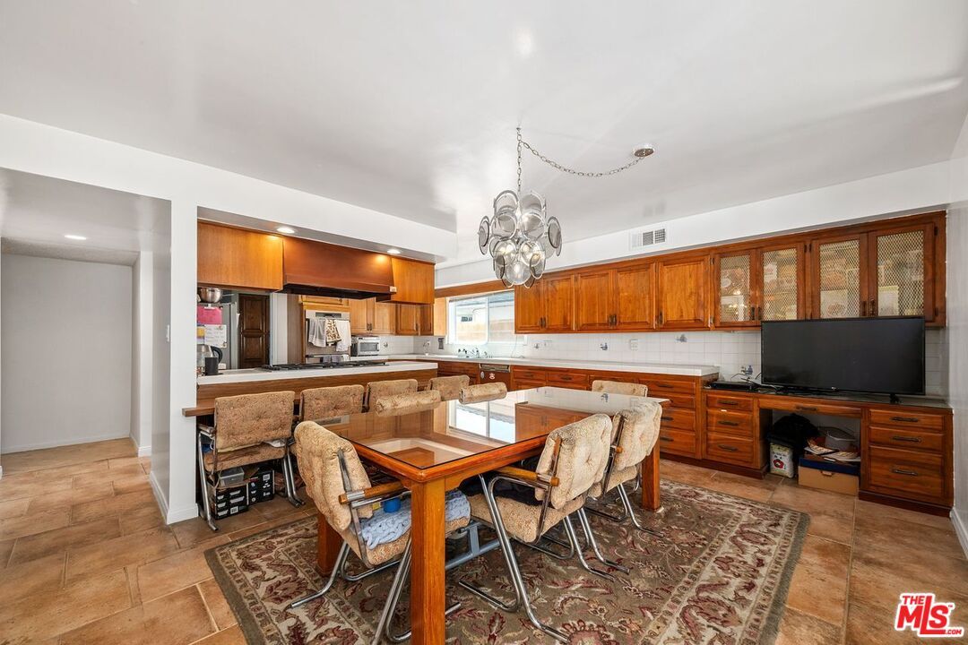 Dining room, Interior, Kitchen, Pendant Lights, Recessed Lighting, Stainless Steel Appliances