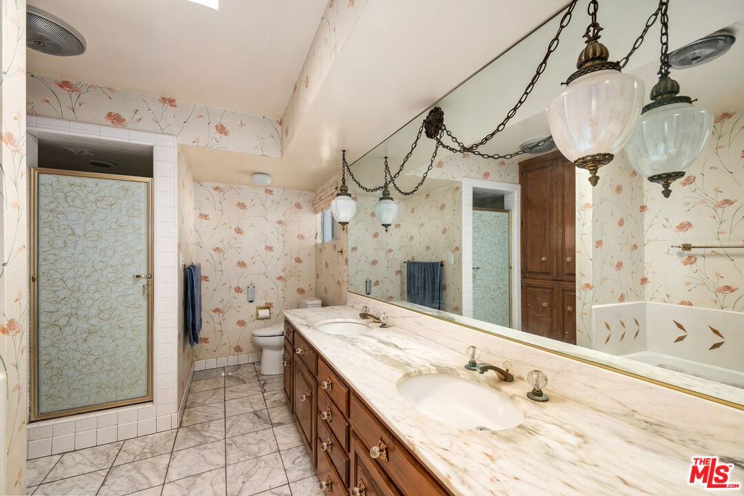 Bathroom, Dual Sink Vanities, Interior, Marble
