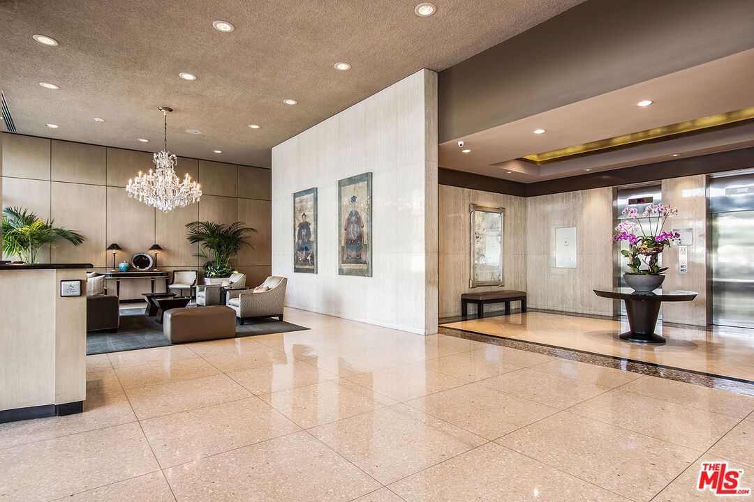 Chandelier, Elevator, Interior, Recessed Lighting