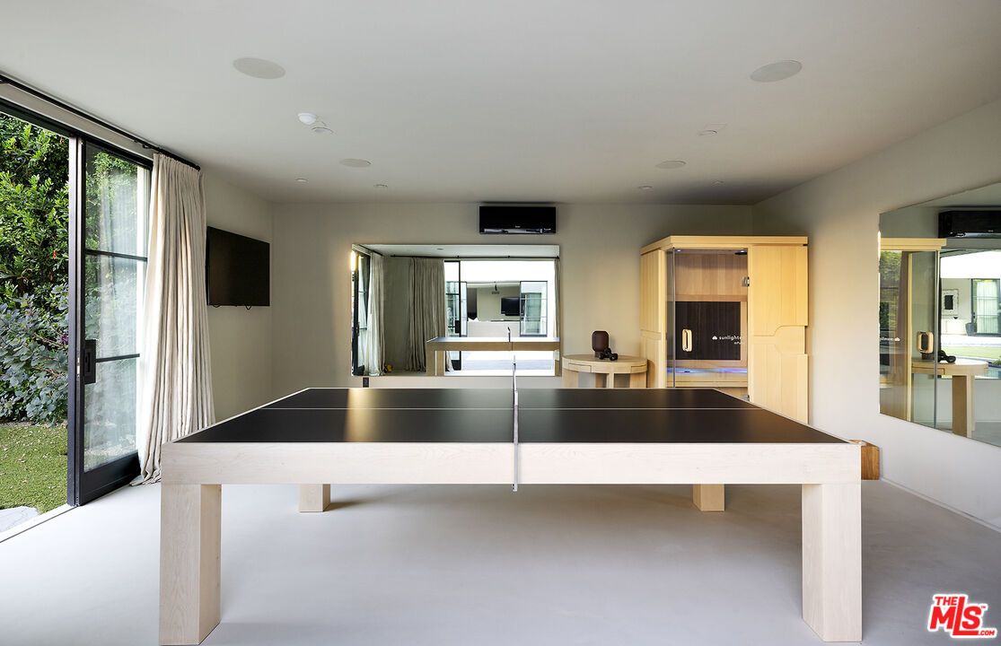 Game Room, Interior, Recessed Lighting