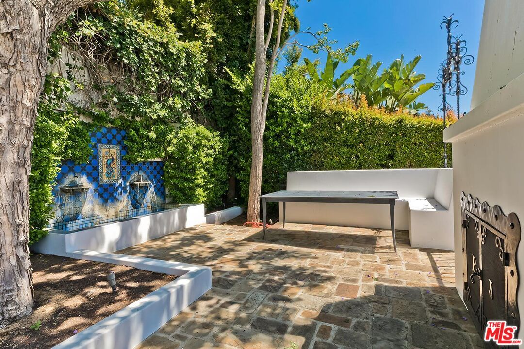 Exterior, Outdoor Kitchen