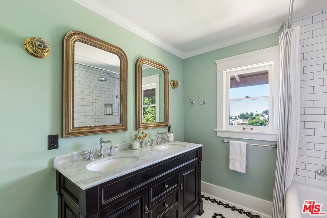 Bathroom, Dual Sink Vanities, Interior