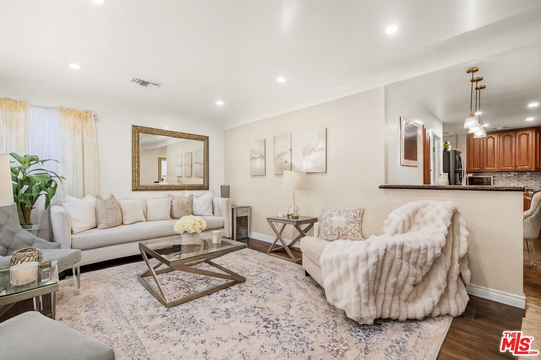 Interior, Kitchen, Living room, Pendant Lights, Recessed Lighting, Stainless Steel Appliances, Wood Texture Flooring