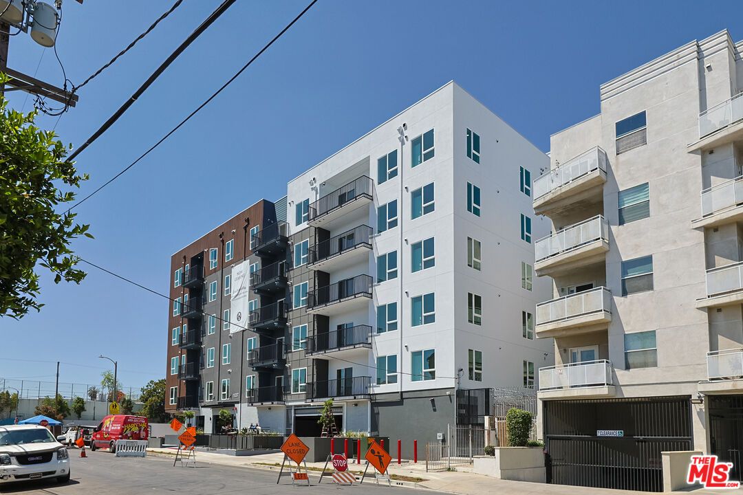 Exterior, Facade, Condo Building