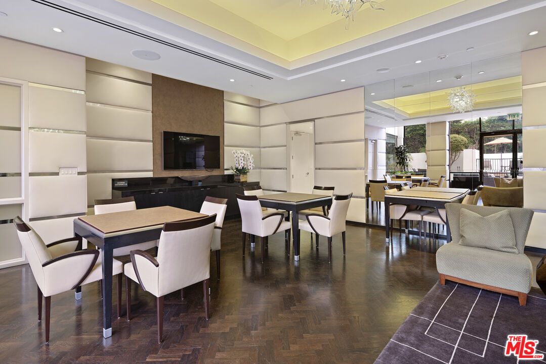 Chandelier, Dining room, Interior, Living room, Recessed Lighting, Wood Texture Flooring