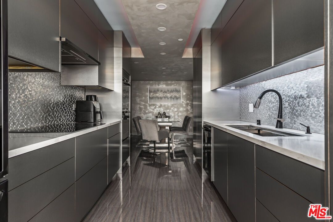 Dining room, Interior, Kitchen, Recessed Lighting, Stainless Steel Appliances