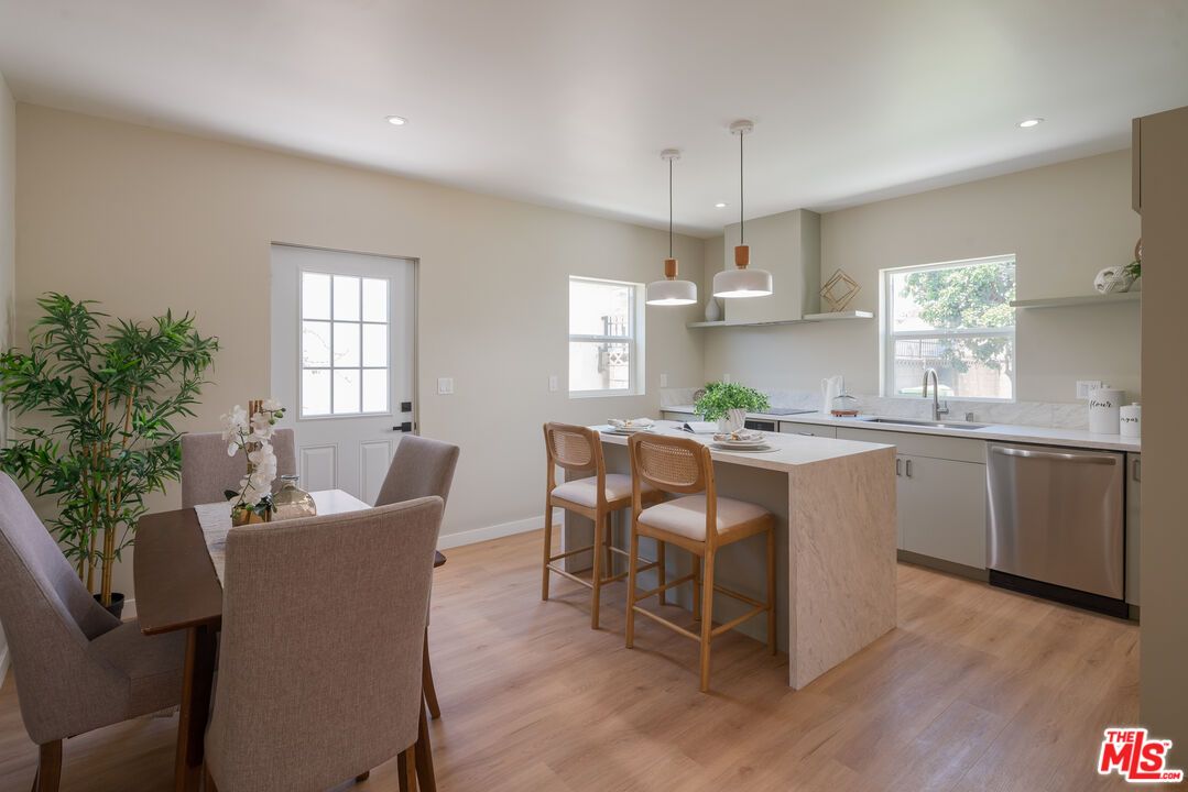 Dining room, Interior, Kitchen, Pendant Lights, Recessed Lighting, Wood Texture Flooring