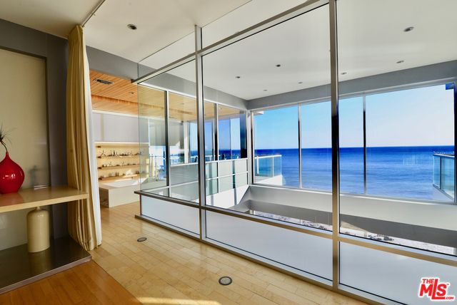 Interior, Recessed Lighting, Water, Wood Texture Flooring