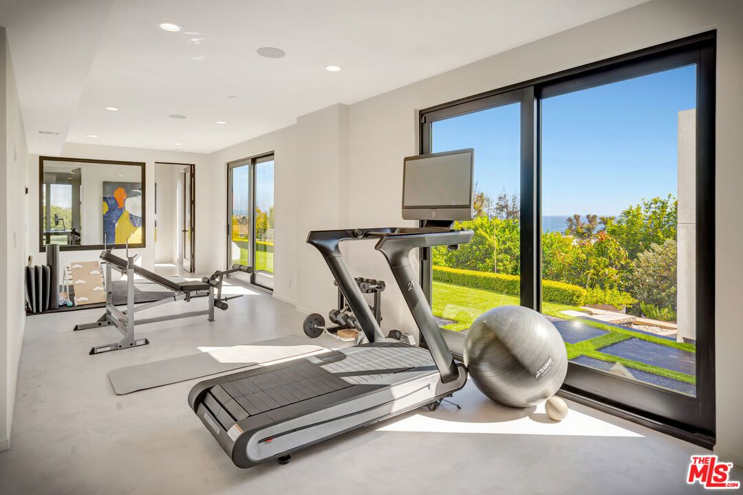 Fitness Equipment, Interior, Recessed Lighting, Water