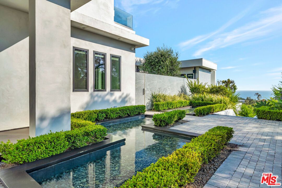 Exterior, Pool, Water