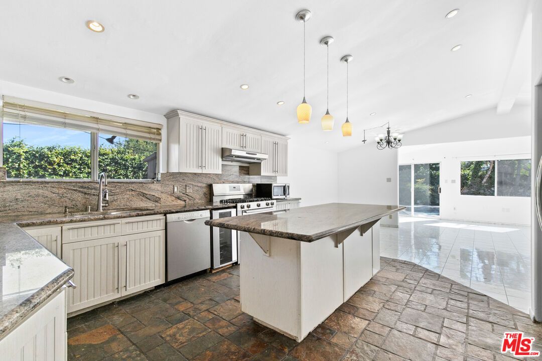 Interior, Kitchen, Pendant Lights, Recessed Lighting, Stainless Steel Appliances