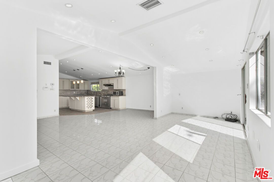 Chandelier, Empty room, Interior, Kitchen, Marble, Pendant Lights, Recessed Lighting