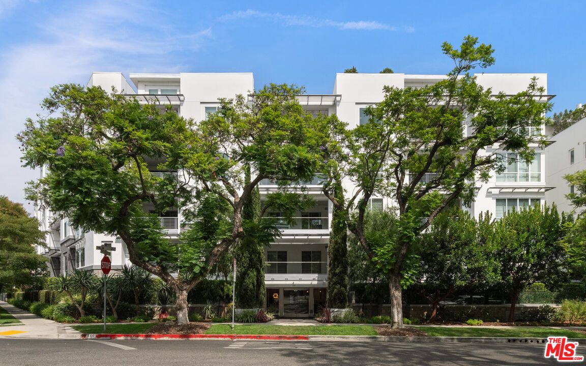 Exterior, Facade, Condo Building